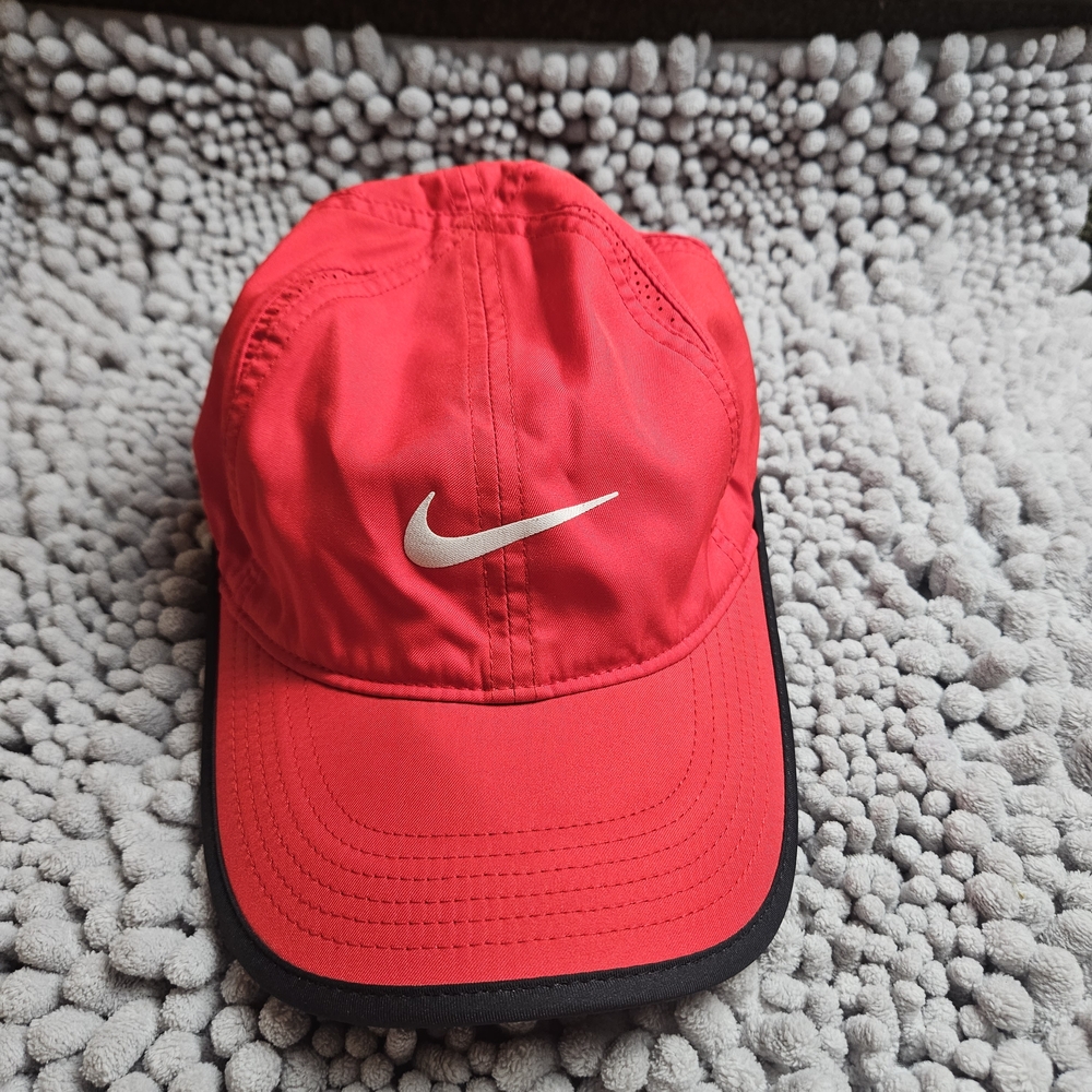 Nike Featherlight Dri-FIT Running Cap Red Black
